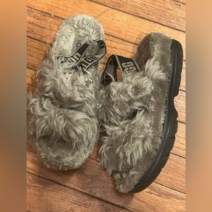 UGG FLUFF SUGAR BURNT OLIVE SLIDE SLIP ON STRAPPY SANDAL US 98/ EU 39/ UK 6